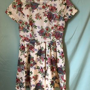 Forever 21 A-line Short Sleeved Floral Dress Size Medium